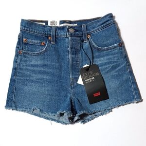 NWT Levi's Denim High-Rise Rib Cage Shorts